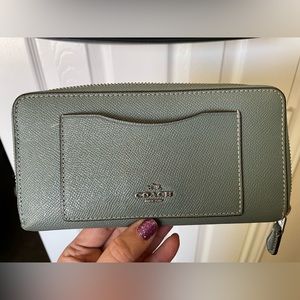 Coach cross grain accordion zip wallet